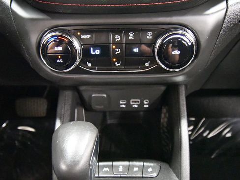 Used 2021 Chevrolet TrailBlazer RS w/ Convenience Package FWD image 25