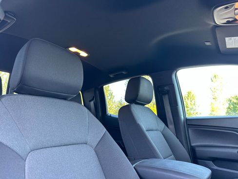 Used 2025 Chevrolet Colorado W/T AWD/4WD image 15