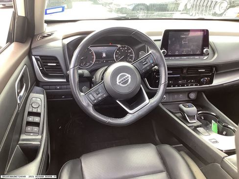 Used 2021 Nissan Rogue SV w/ Premium Package image 5