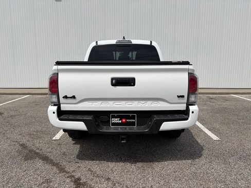 Used 2022 Toyota Tacoma Limited AWD/4WD image 5