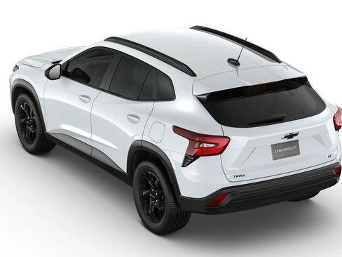 New 2026 Chevrolet Trax LT w/ Driver Confidence Package FWD image 16