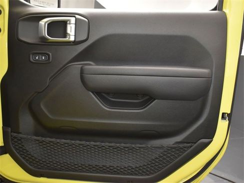 Used 2024 Jeep Wrangler Unlimited Rubicon image 13