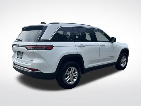 Used 2023 Jeep Grand Cherokee Laredo AWD/4WD image 6