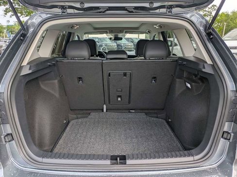 Used 2025 Volkswagen Taos SE w/ Panoramic Sunroof Package image 13