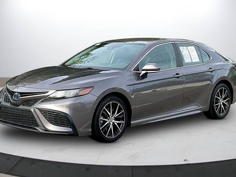 Used 2022 Toyota Camry SE FWD image 4