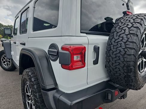 Used 2025 Jeep Wrangler Unlimited Rubicon AWD/4WD image 37