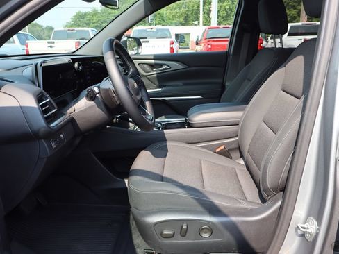 Used 2024 Chevrolet Traverse LT w/ LPO, Floor Liner Package FWD image 7