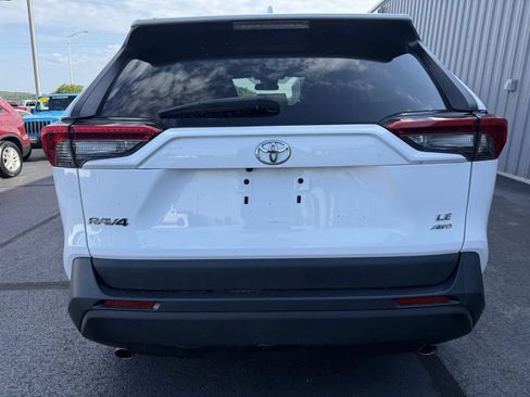 Used 2021 Toyota RAV4 LE AWD/4WD image 15