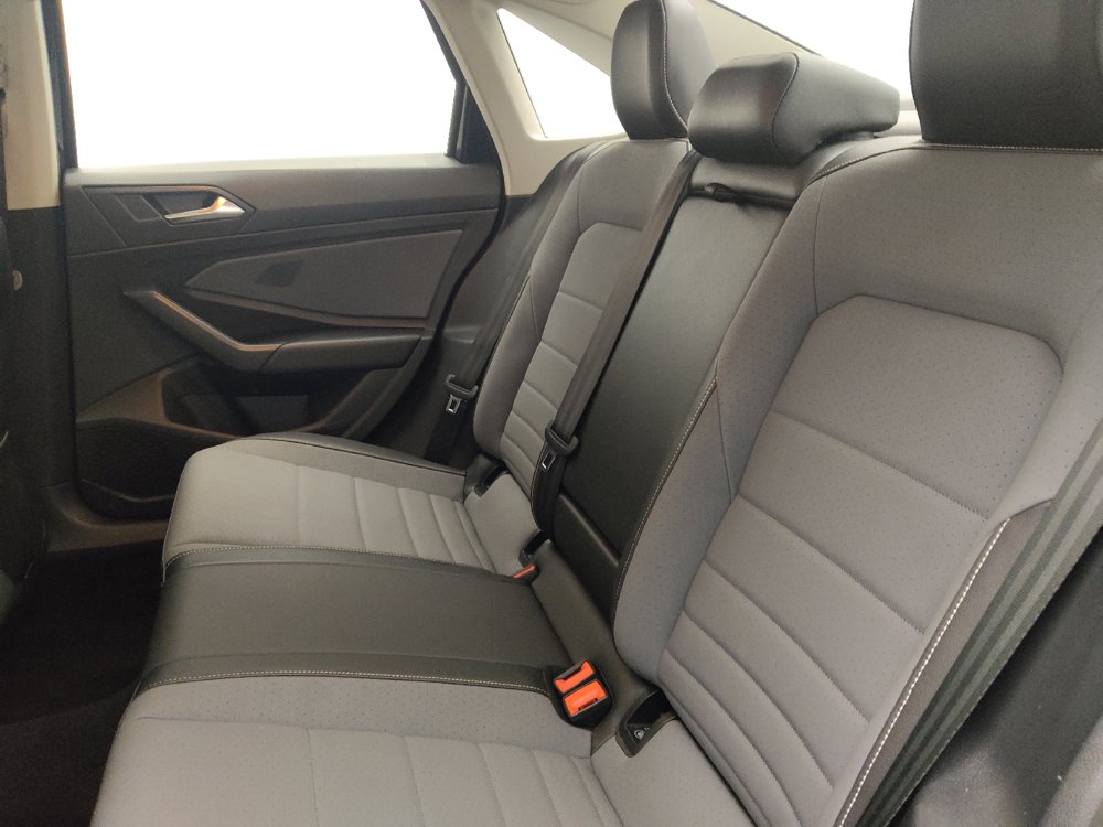 Used 2025 Volkswagen Jetta SE FWD image 18