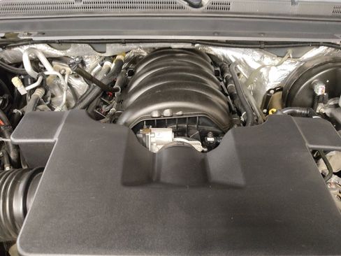 Used 2017 Chevrolet Suburban Premier RWD image 30