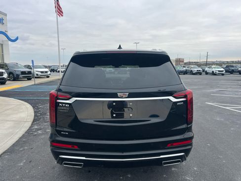 Used 2025 Cadillac XT6 Premium Luxury image 10