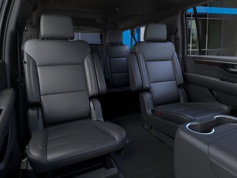 New 2026 Chevrolet Suburban Z71 w/ Z71 Off-Road Package AWD/4WD image 18