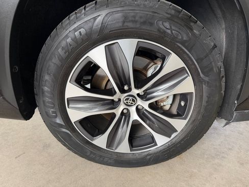 Used 2022 Toyota Highlander XLE FWD image 59