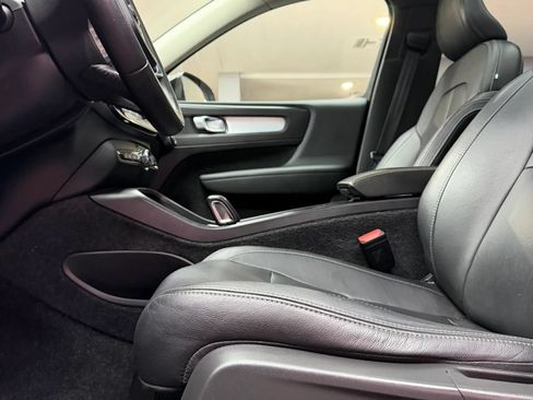 Used 2019 Volvo XC40 T5 Momentum AWD/4WD image 12