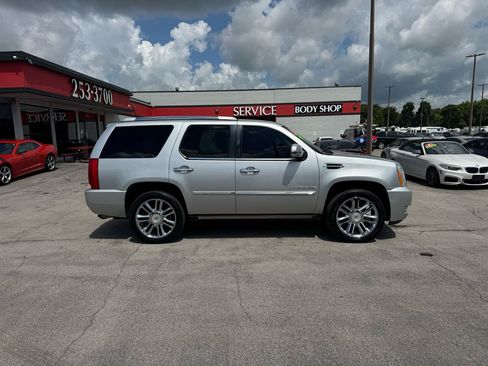 Used 2012 Cadillac Escalade Platinum AWD/4WD image 2