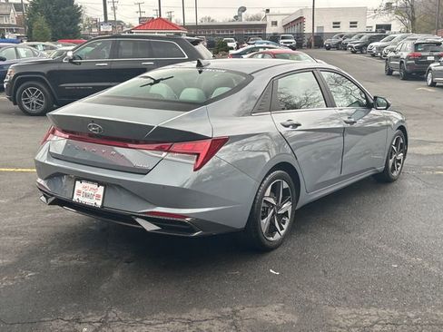 Used 2023 Hyundai Elantra Limited image 7