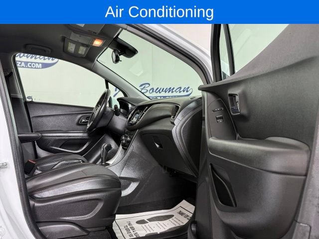 Used 2019 Chevrolet Trax LT w/ LT Convenience Package AWD/4WD image 15
