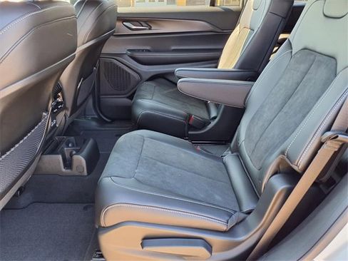 New 2025 Jeep Grand Cherokee L Altitude image 9