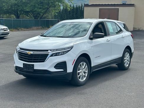 Used 2022 Chevrolet Equinox LS w/ LPO, Floor Liner Package AWD/4WD image 9