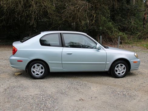 Used 2004 Hyundai Accent GL image 11