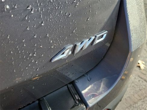 Used 2022 Ford Explorer XLT w/ Equipment Group 202A image 6