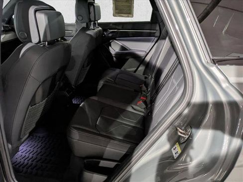 Certified 2025 Audi Q3 2.0T Premium image 18