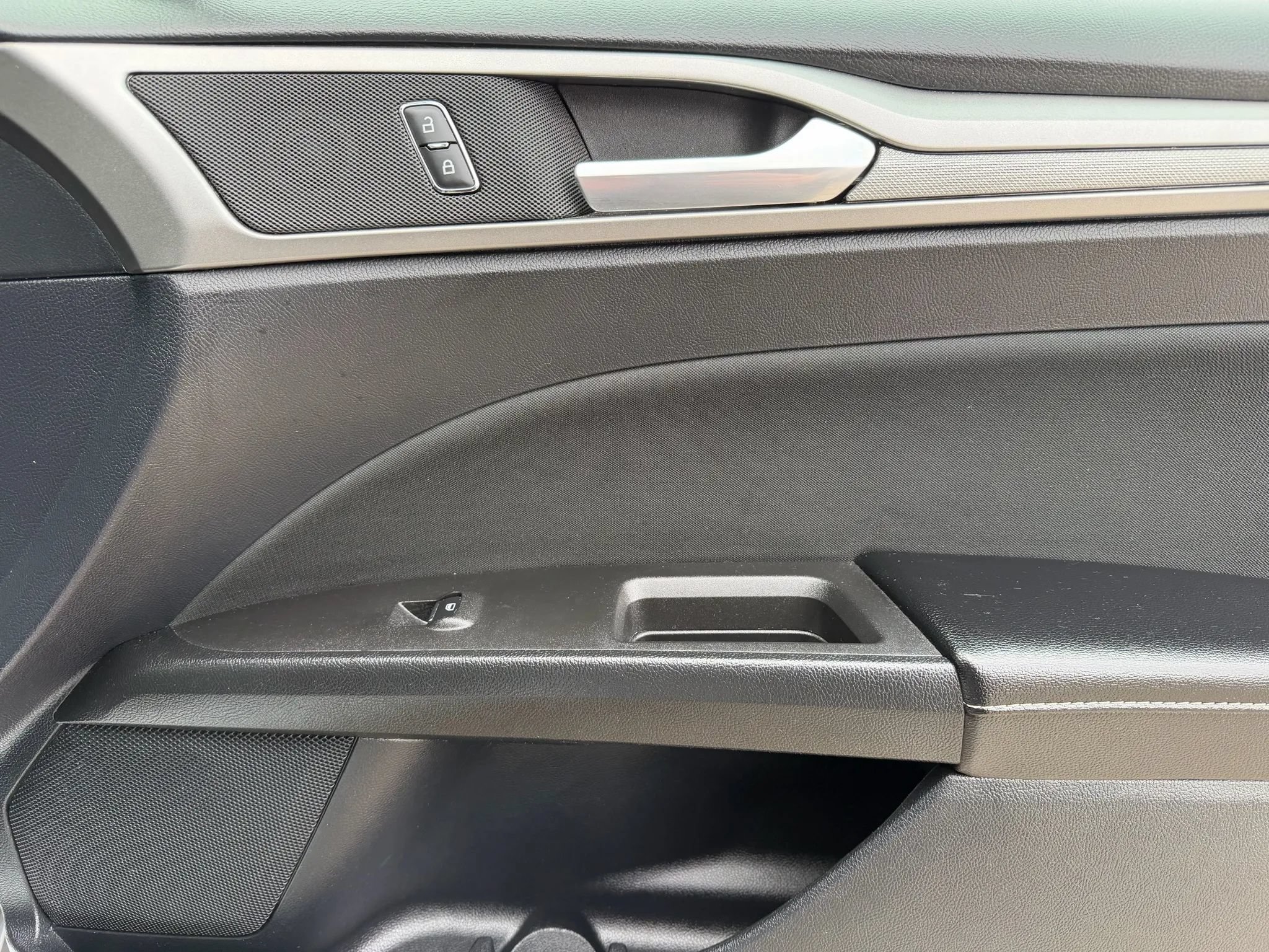 Used 2020 Ford Fusion SE AWD/4WD image 11