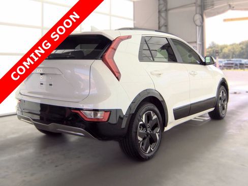 Used 2023 Kia Niro Wind w/ Wind Preserve Package FWD image 4
