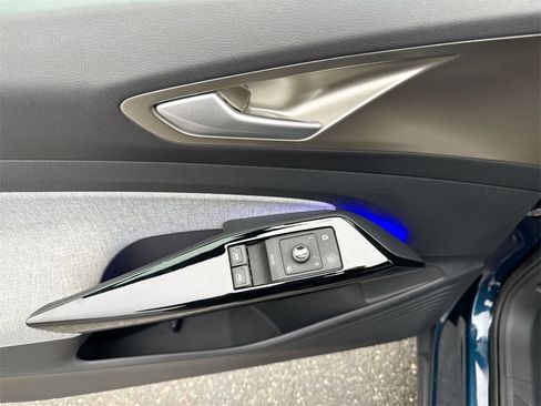 Used 2023 Volkswagen ID.4 Pro image 15