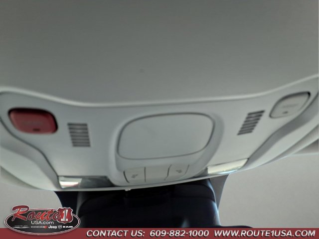 Used 2023 Jeep Renegade Latitude AWD/4WD image 36