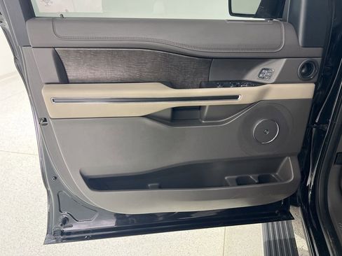 Used 2021 Ford Expedition Limited image 23