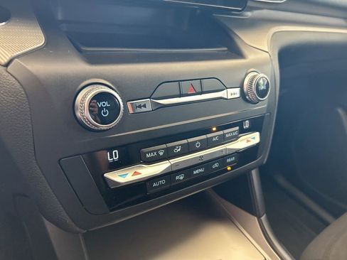 Used 2020 Ford Explorer XLT image 46