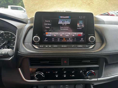 Used 2024 Nissan Rogue S AWD/4WD image 17