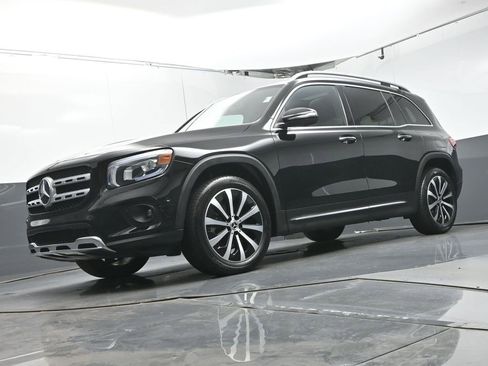 Used 2020 Mercedes-Benz GLB 250 w/ Premium Package image 12