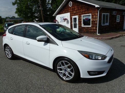 Used 2015 Ford Focus SE w/ Equipment Group 201A FWD image 4