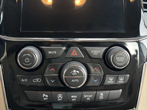 Used 2021 Jeep Grand Cherokee Limited image 18