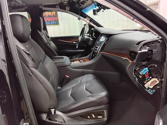 Used 2019 Cadillac Escalade Luxury AWD/4WD image 14