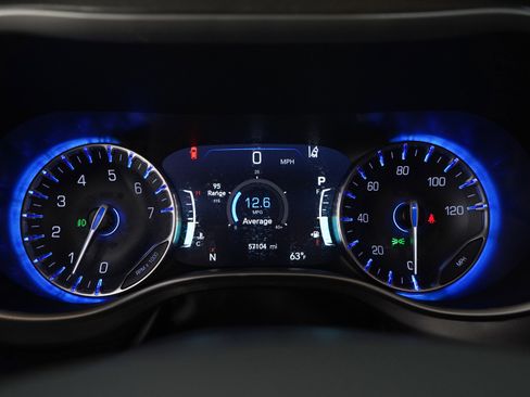 Used 2022 Chrysler Pacifica Touring-L w/ Uconnect Theater Family Group FWD image 32