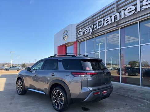 New 2026 Nissan Pathfinder Platinum image 2