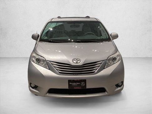 Used 2012 Toyota Sienna XLE image 2