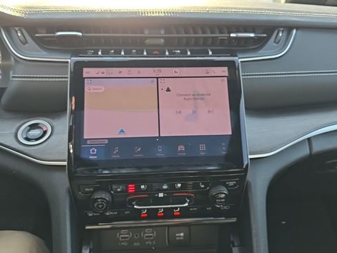 Used 2024 Jeep Grand Cherokee L Limited w/ Luxury Tech Group II image 25