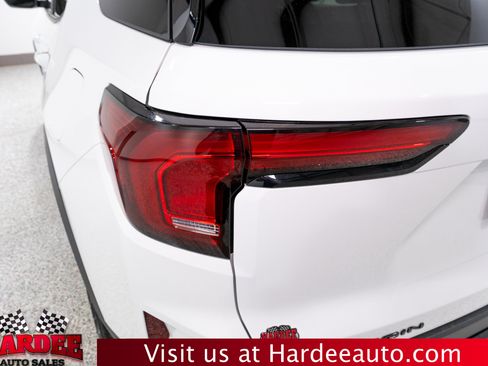 Used 2026 GMC Terrain Elevation w/ Elevation Premium Package FWD image 9