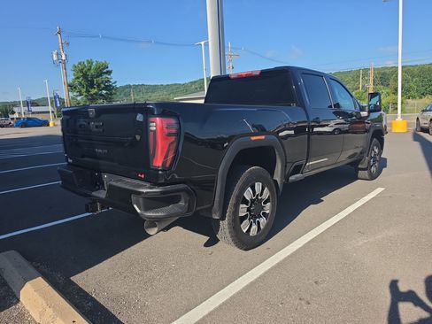 Used 2025 GMC Sierra 2500 AT4 AWD/4WD image 3