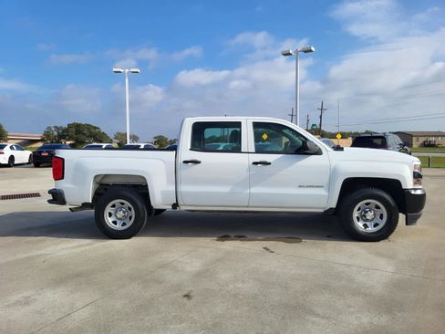 Used 2018 Chevrolet Silverado 1500 W/T w/ Trailering Package image 6