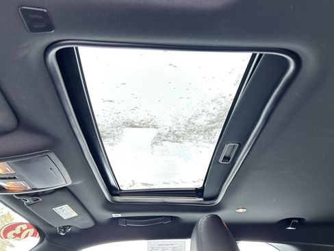 Used 2023 Dodge Challenger SXT w/ Plus Package image 15