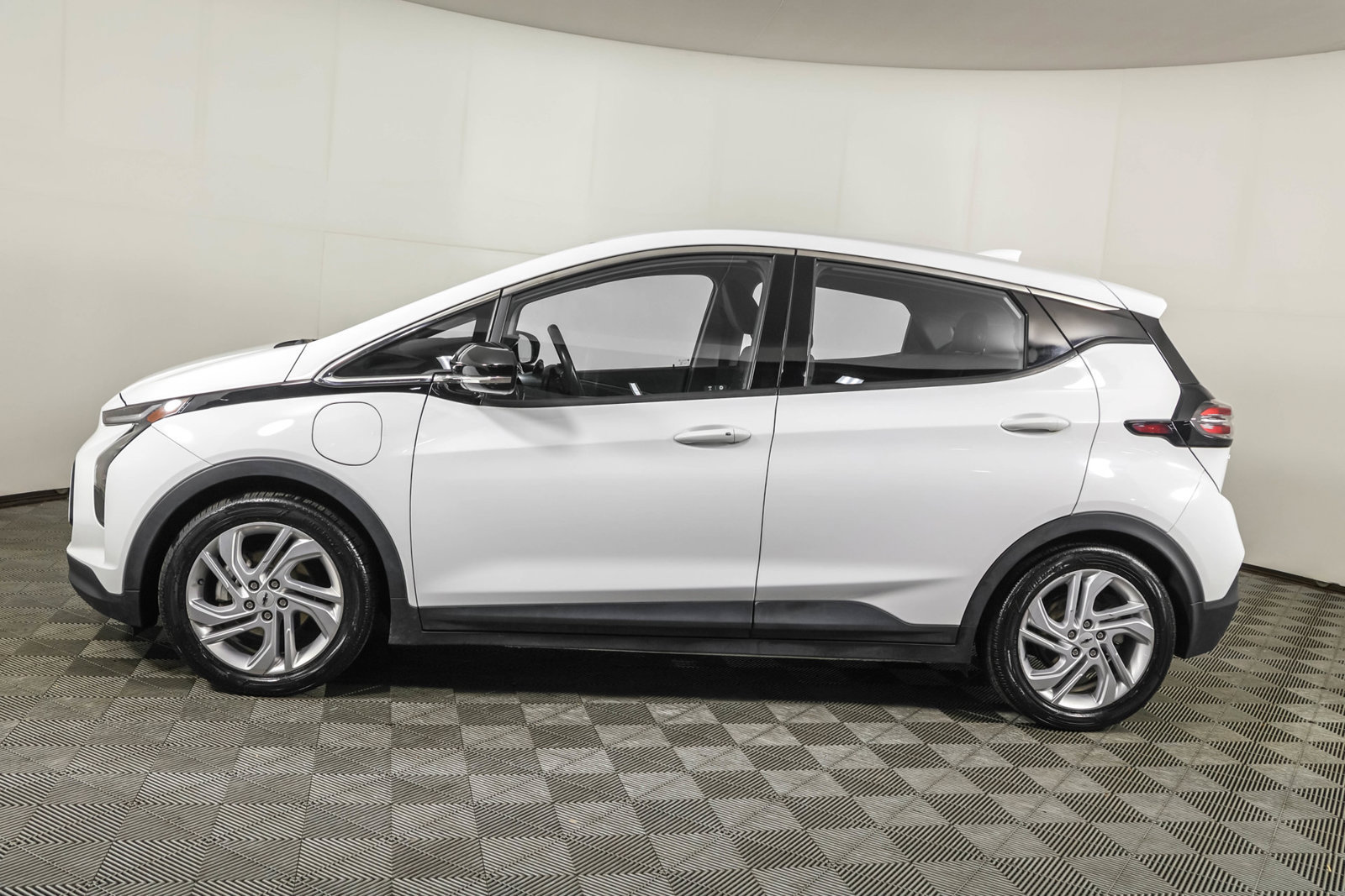 Used 2023 Chevrolet Bolt LT w/ Driver Confidence Package FWD image 19