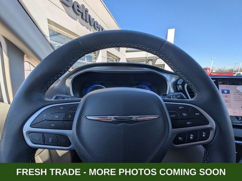 Used 2024 Chrysler Pacifica Touring-L image 20