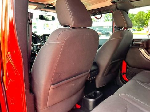 Used 2015 Jeep Wrangler Unlimited Sahara w/ Connectivity Group AWD/4WD image 19
