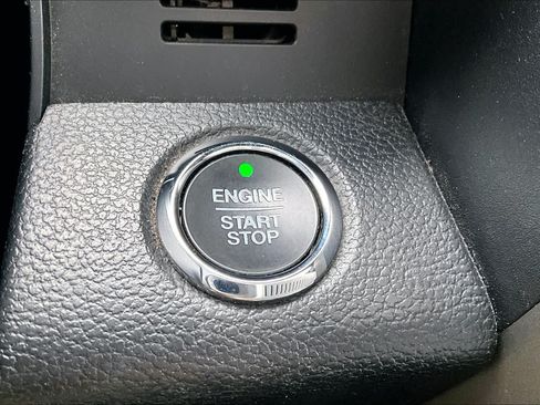 Used 2019 Ford Expedition XLT w/ Equipment Group 202A AWD/4WD image 33