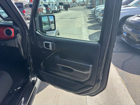 Used 2020 Jeep Wrangler Rubicon w/ Steel Bumper Group AWD/4WD image 9
